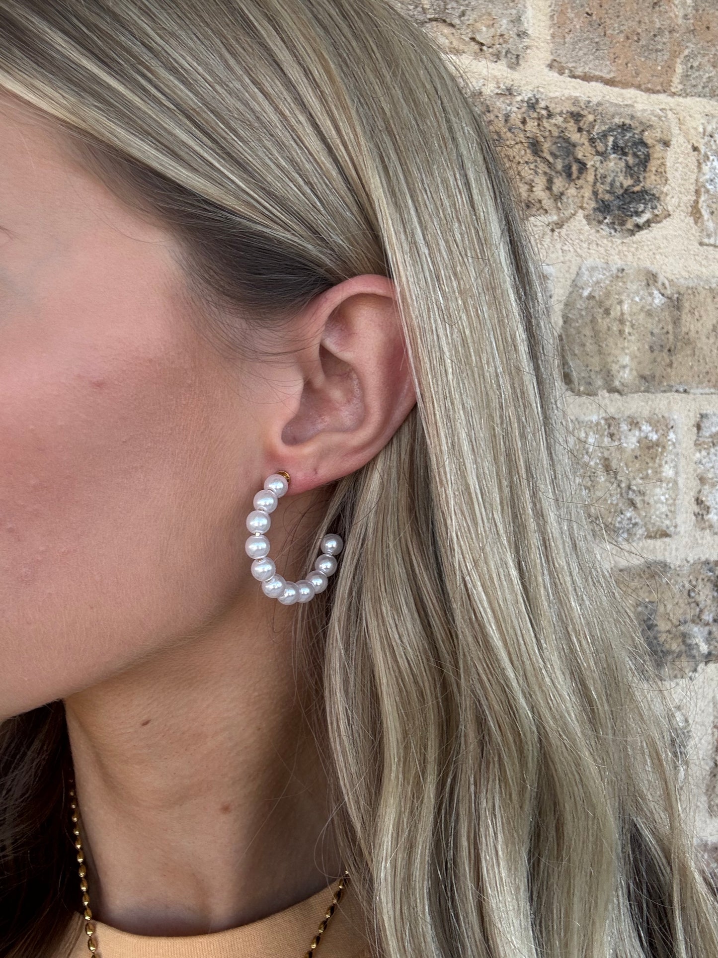 MEDIUM PEARL HOOP