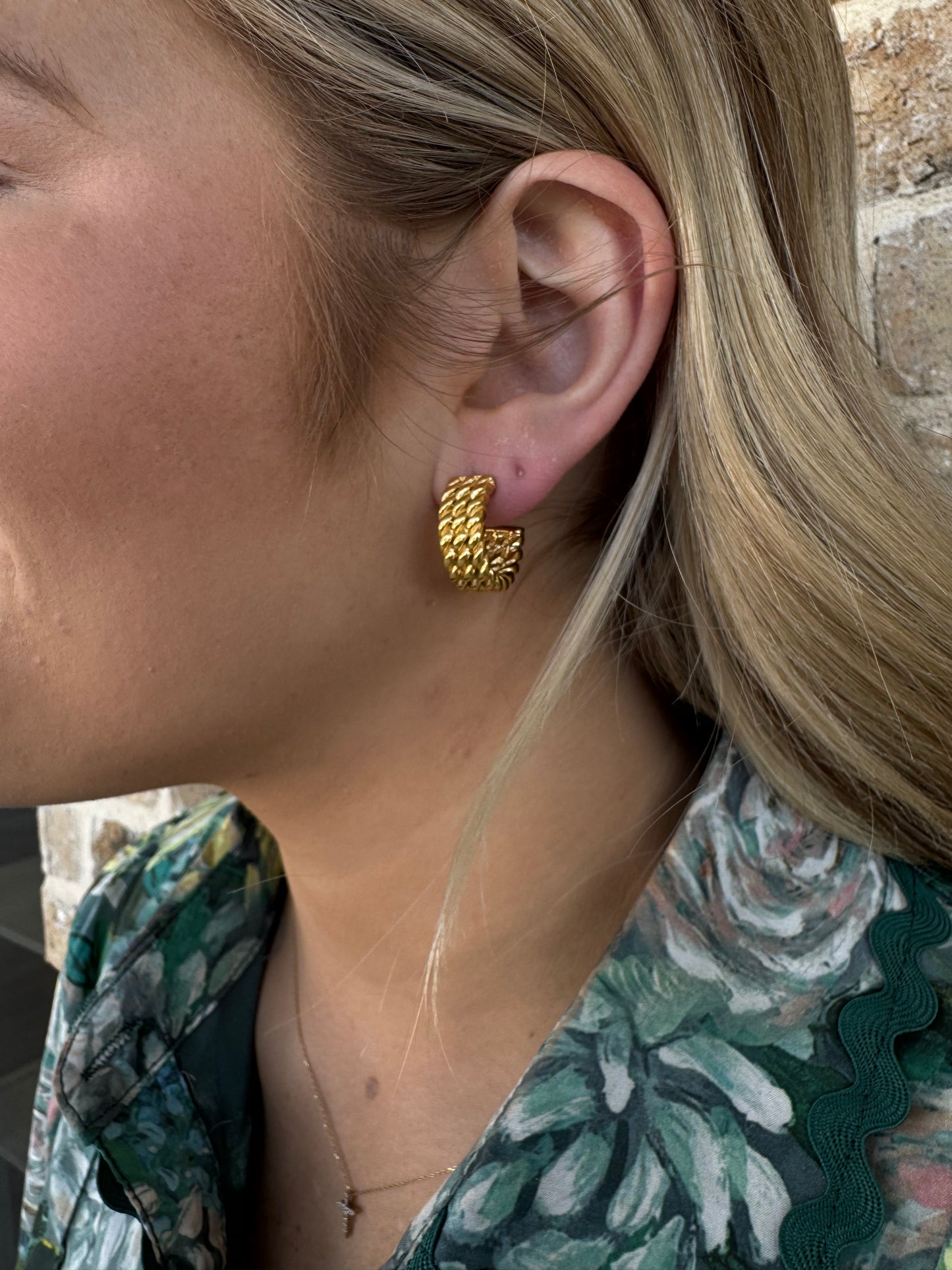 GOLD ROPE HOOPS