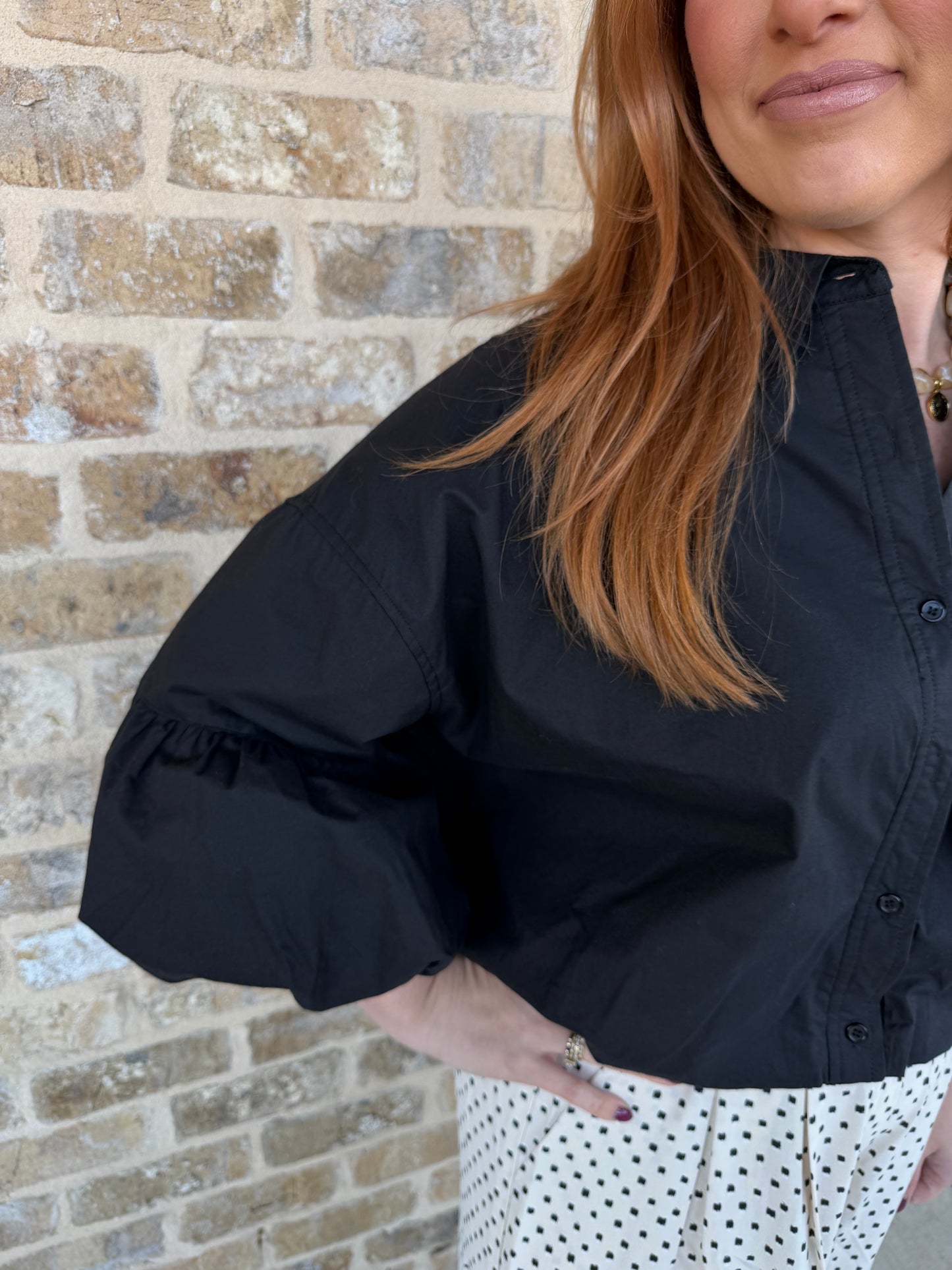 BUTTON DOWN BUBBLE SLEEVE TOP