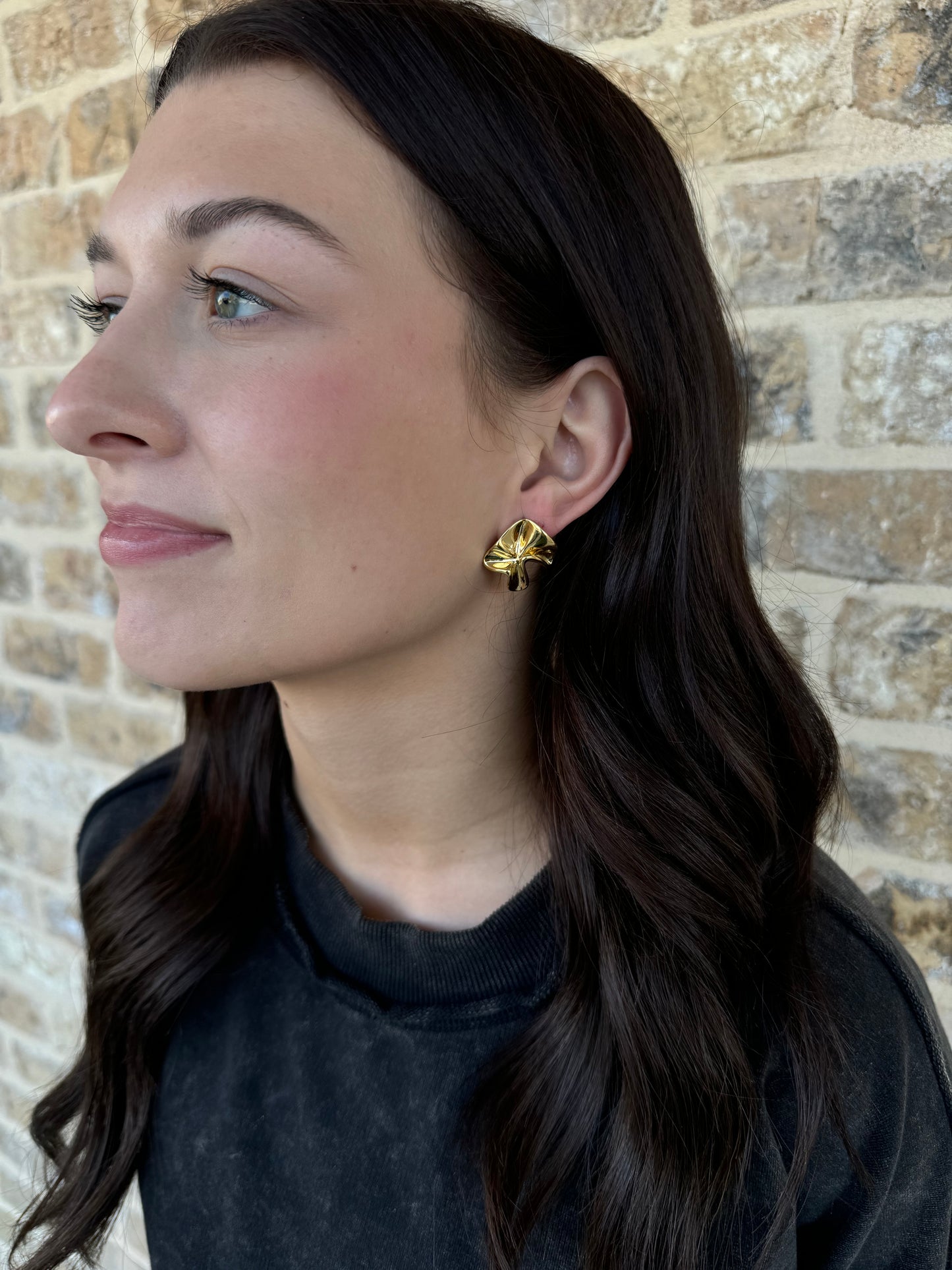 GOLD POST EARRING