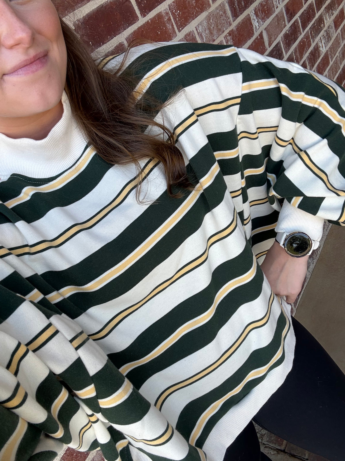 STRIPED OVERSIZED CREWNECK TOP