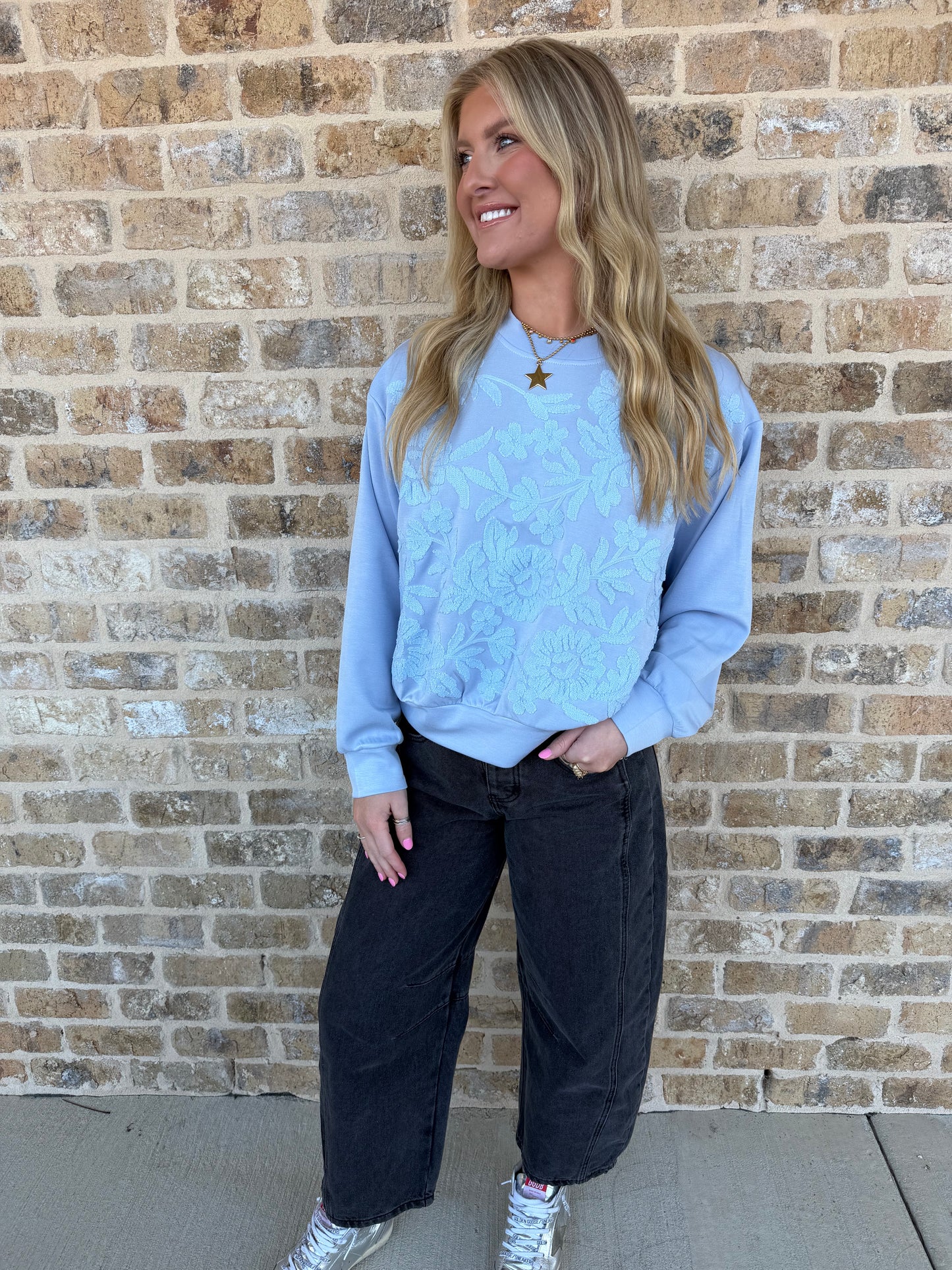 FLORAL FRONT EMBROIDERY SWEATSHIRT