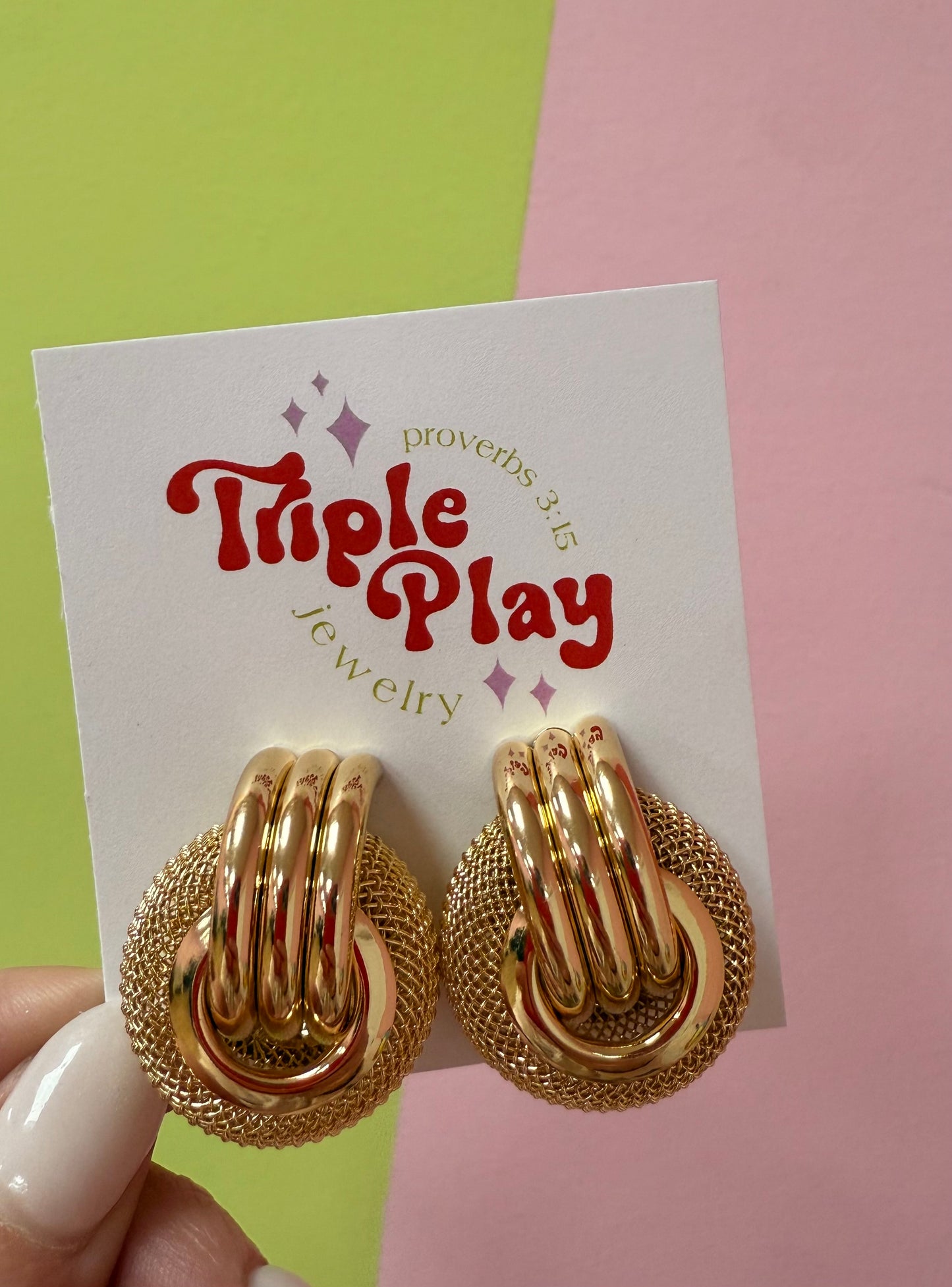 SMALL OVERSIZED GOLD STUD