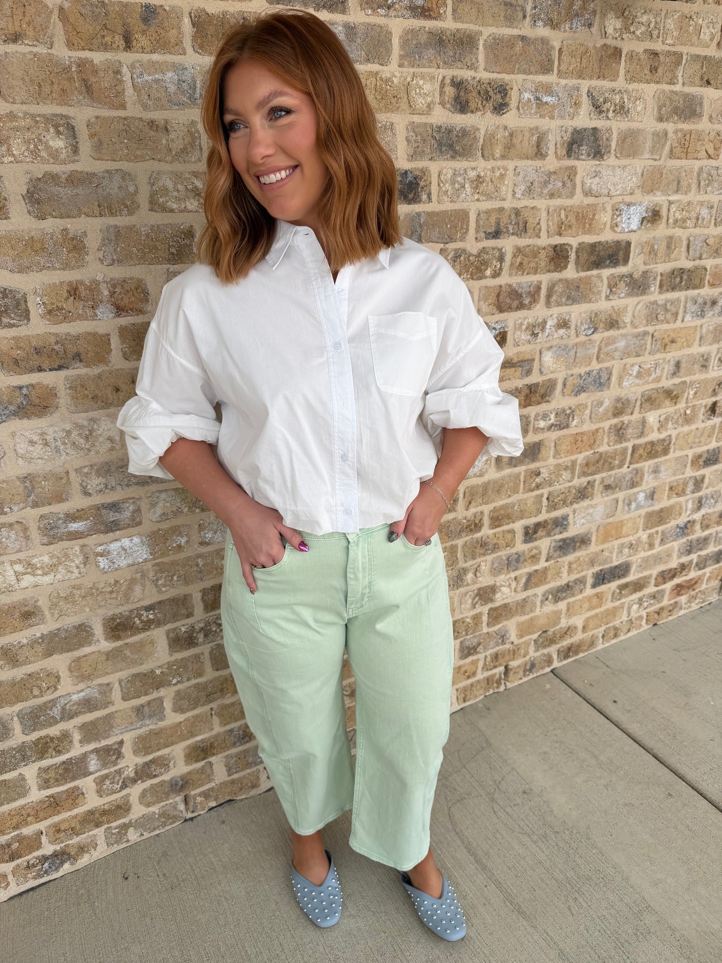 WHITE BUTTON DOWN BUBBLE SLEEVE TOP