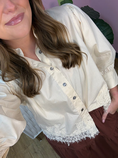 CREAM PUFF SLEEVE TOP WITH LACE