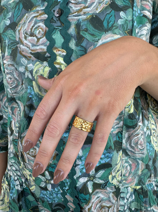 SHINY DENTED RING