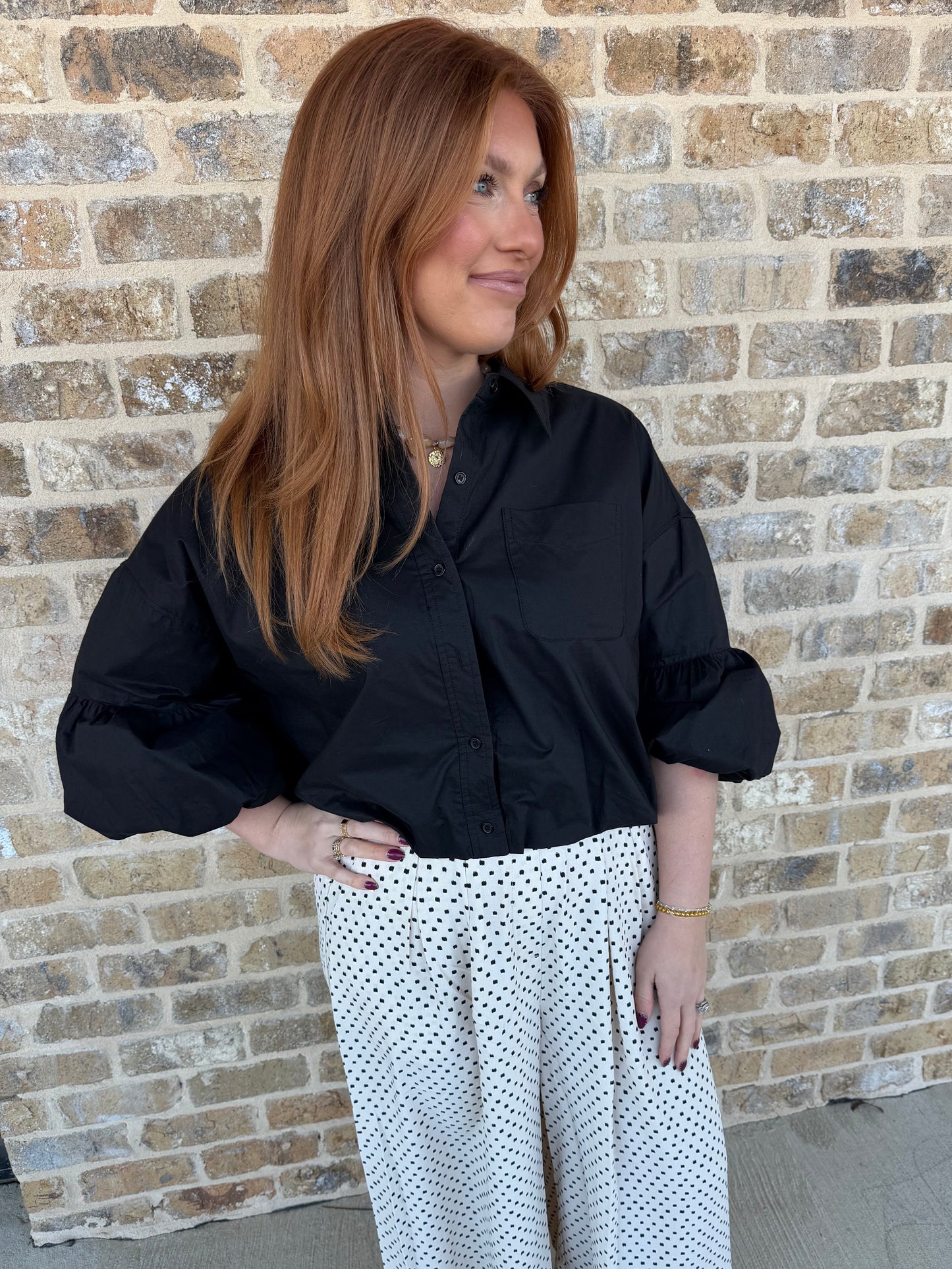 BUTTON DOWN BUBBLE SLEEVE TOP