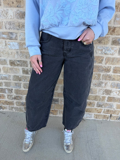 BLACK DENIM BARREL JEANS