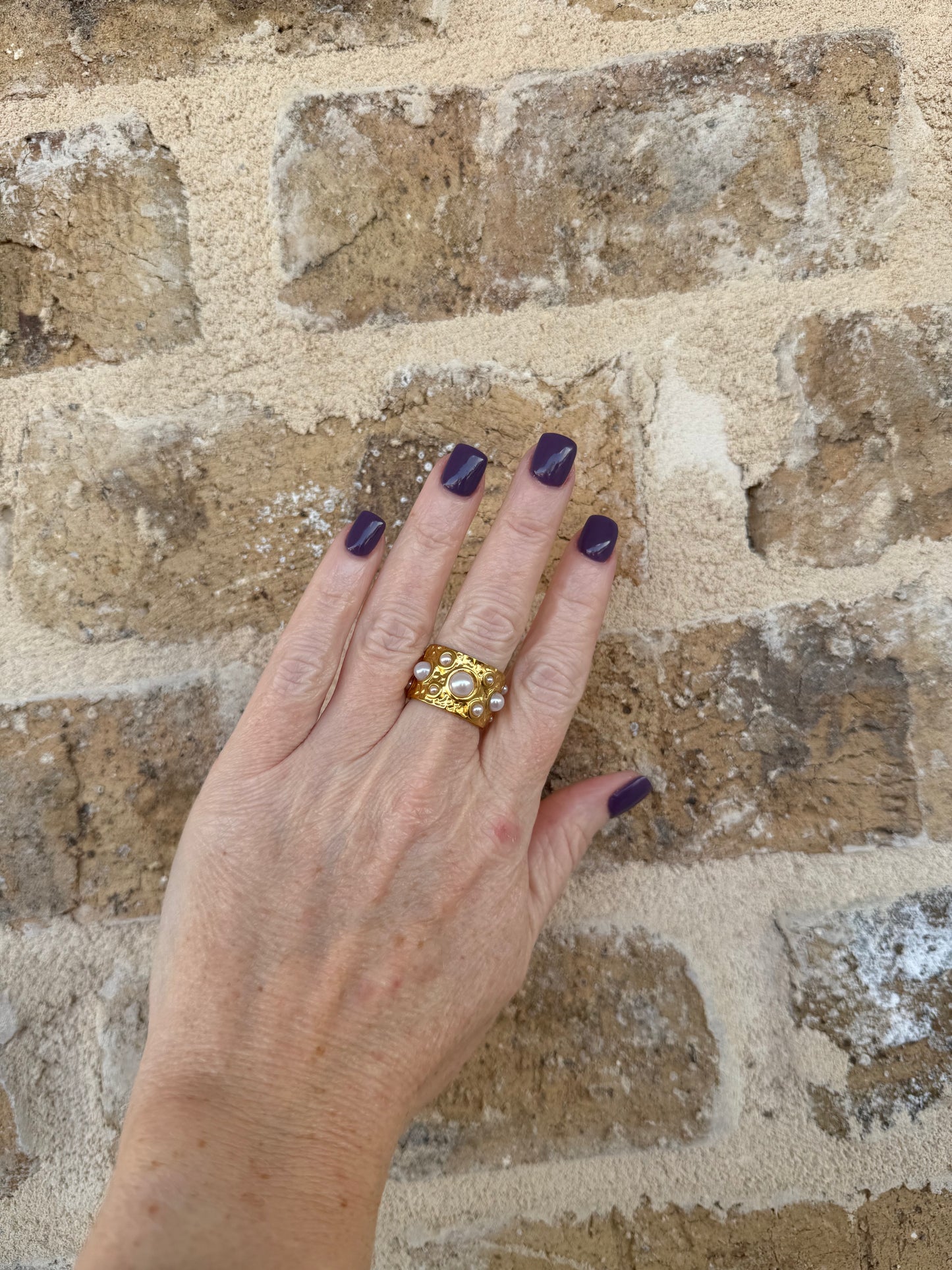 PEARLS RING